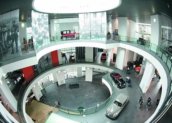 Farbgeschichte im Audi museum mobile: Bei den Themenführungen im Juli erklären Experten Lackiertechniken von damals und heute. Foto: Auto-Reporter/Audi